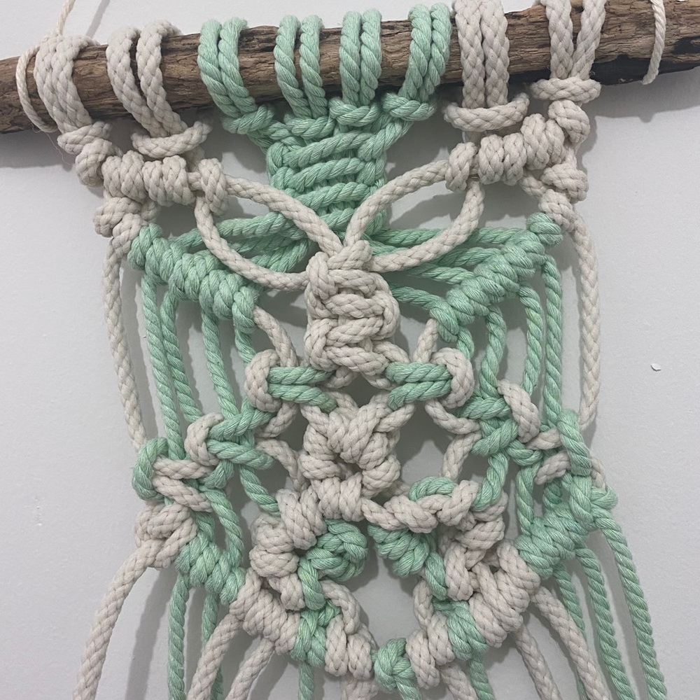 Macrame hanging - Picture 2 of 2